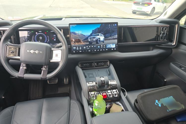 Used Formula Leopard 5 2023 Navigator Edition Center Console