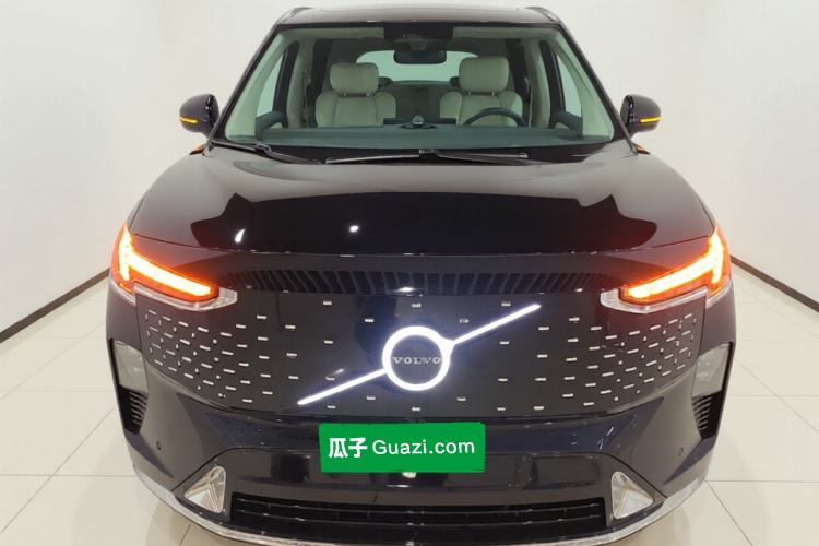 Used Volvo EM90 2025 Ultra Six-Seater
