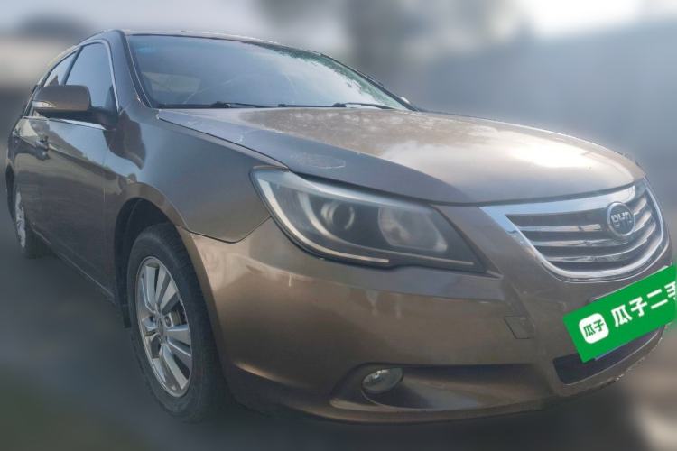 Used BYD G6 2011 2.0L Manual Luxury Version Front Right 45 Deg