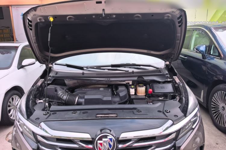 Used Buick GL8 2023 Facelifted Land Cruiser Executive Luxury Version