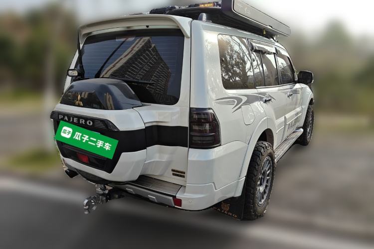 Used Mitsubishi Pajero 
