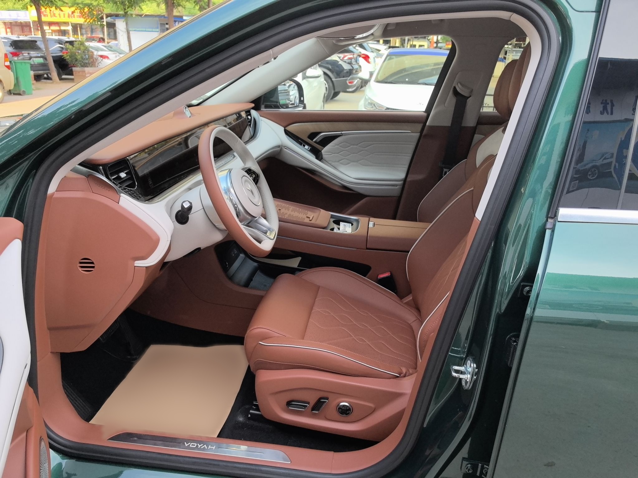 Переднее сиденье в автомобиле