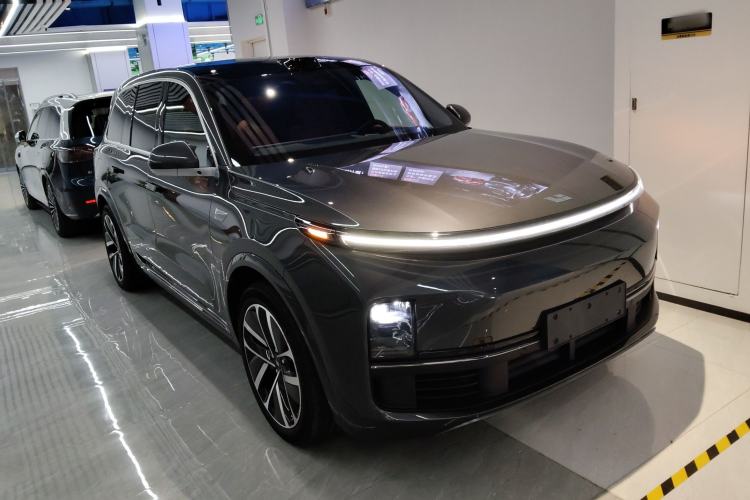 Used Li Auto L9 2022 Max model Front Right 45 Deg