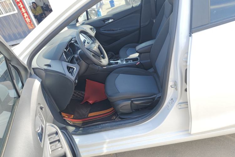 Used Chevrolet Cruze 2018 320 Automatic Pioneer Sunroof Edition
