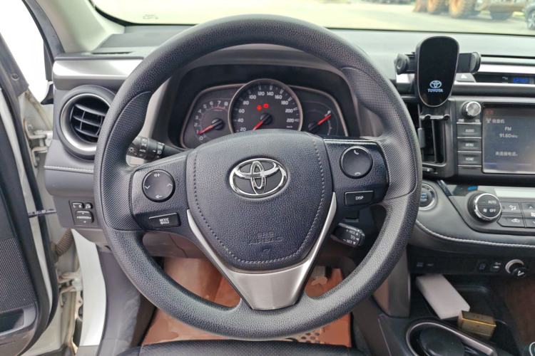 Used Toyota RAV4 2016 2.0L CVT Two-Wheel Drive Fashion Edition China V Standard
