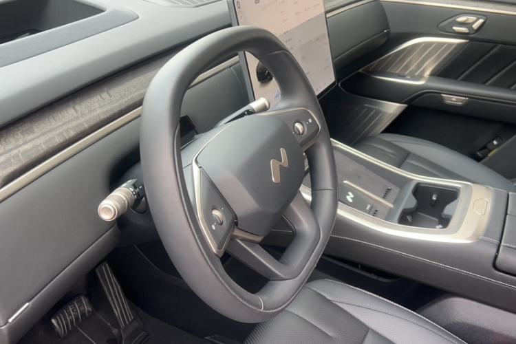 Used ONVO Luxeed L90 2025 Model—Max Six-Seater Version
