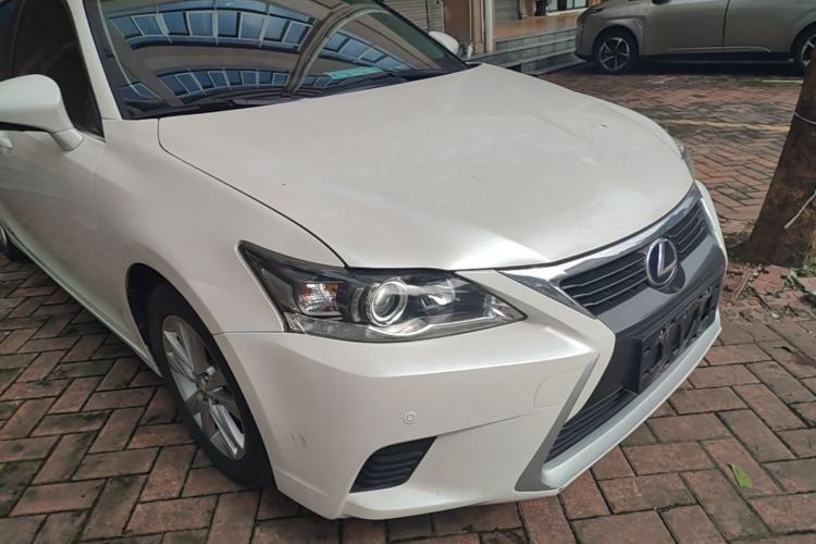 Used Lexus CT 2014 CT200h Elite Edition Monochrome Front Right 45 Deg