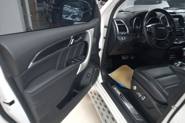 Used Haval H9 2016 2.0T Four-Wheel Drive Elite Version 5 Seats
