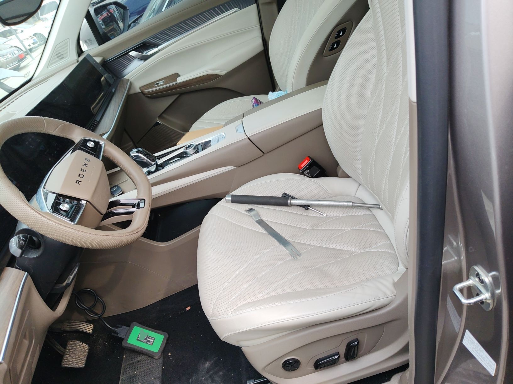 Переднее сиденье в автомобиле