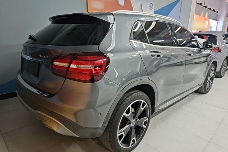 Used Mercedes-Benz GLA 2017 GLA 220 4MATIC Fashion Model Rear Right 45 Deg