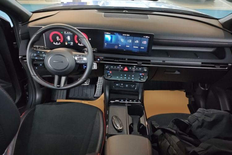 Used Hyundai Tucson 2025 Tucson L 1.5T Elite Edition N-Line Center Console