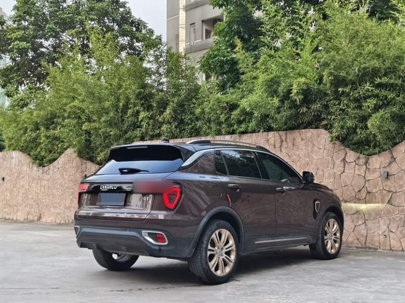 Used Lynk & Co 01 2017 2.0T Two-Wheel Drive Pro Edition — 32