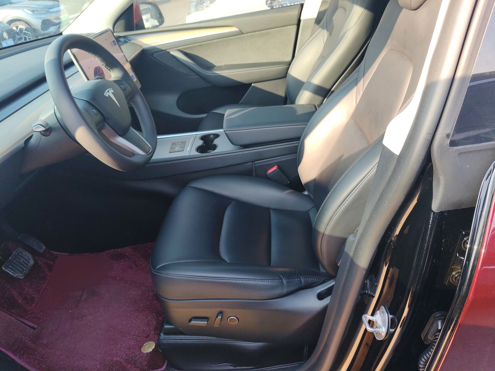 Переднее сиденье в автомобиле