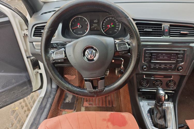 Used Volkswagen Gran Lavida 2014 1.4TSI Automatic Sport Edition Steering Wheel