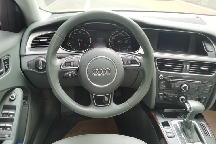 Used Audi A4L 2013 35 TFSI Automatic Comfort Model Steering Wheel