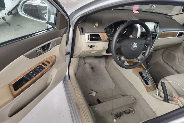 Used Buick Excelle 2015 1.5L Automatic Classic Model
