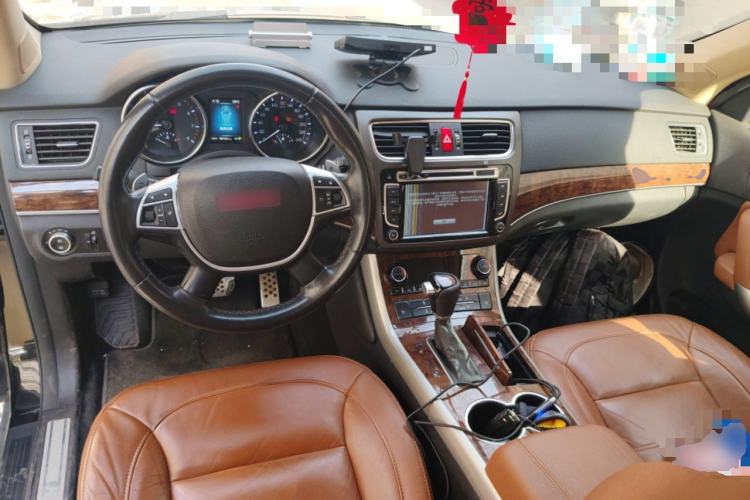 Used Haval H8 2015 2.0T Two-Wheel-Drive Luxury Version Center Console