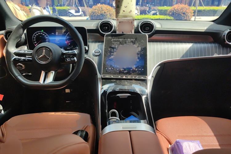 Used Mercedes-Benz GLC 2023 GLC 260 L 4MATIC Luxury Model 5 Seats Interior 2