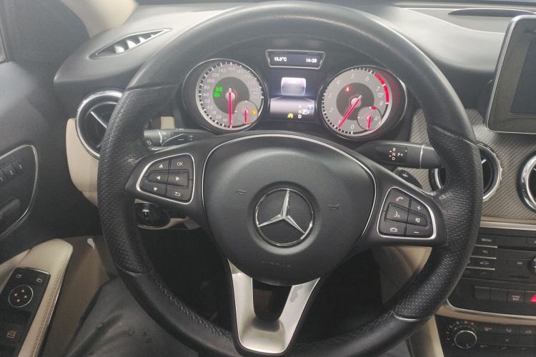 Used Mercedes-Benz GLA 2016 GLA 200 Fashion Model