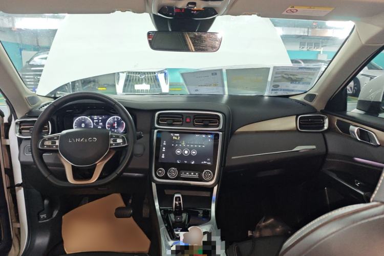 Used Lynk & Co 01 2017 2.0T Two-Wheel Drive Pro Edition Center Console