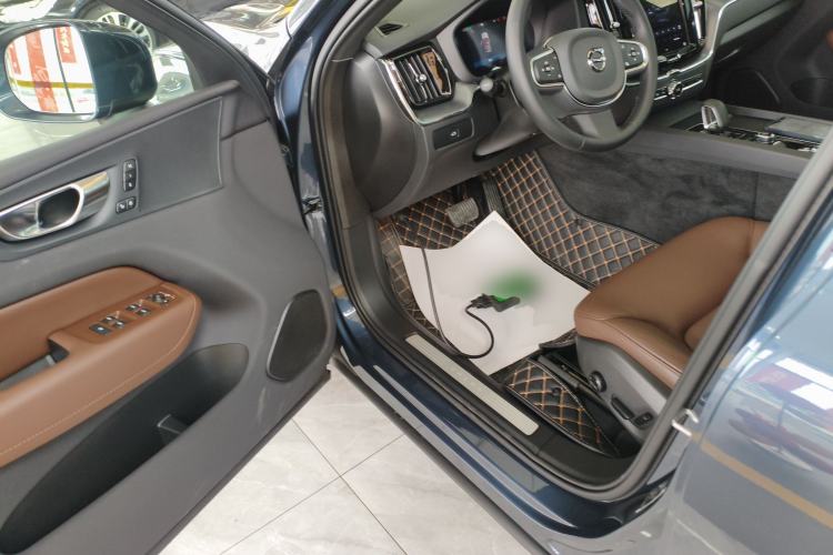 Used Volvo XC60 2025 B5 4x4 Smart Luxury Edition
