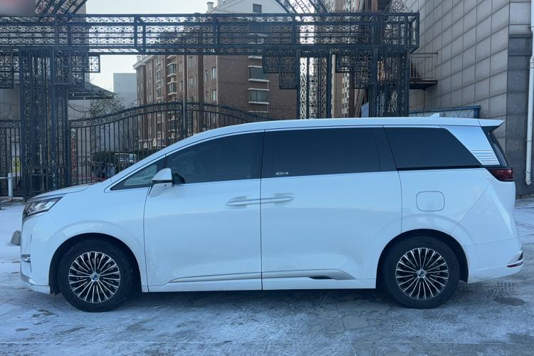 Used Denza D9 2022 EV 620 Prestige Model Exterior 6