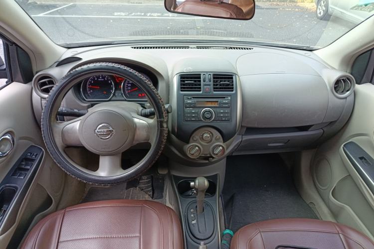 Used Nissan Sunny 2011 1.5XL CVT Luxury Edition Center Console