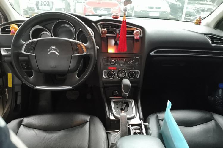 Used Citroen C4L 2013 1.6 THP Automatic Impression Edition Center Console