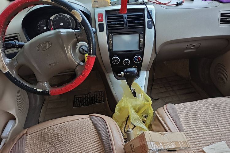 Used Hyundai Tucson 2009 2.0L Automatic Two-Wheel Drive with Sunroof