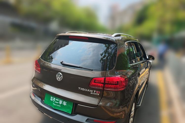 Used Volkswagen Tiguan 2013 1.8 TSI Automatic All-Wheel Drive Luxury Model Rear Right 45 Deg