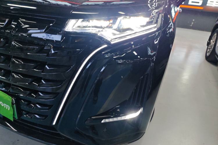 Used Denza D9 2022 DM-i 970 Four-Wheel Drive Flagship Model
