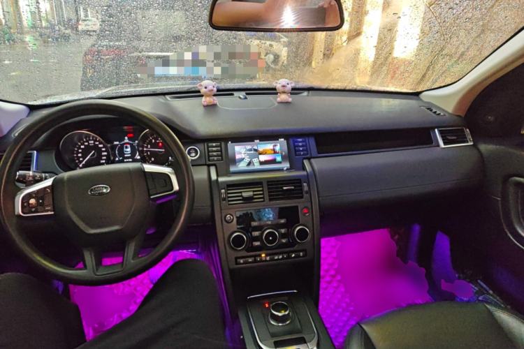 Used Land Rover Discovery Sport 2018 240 PS PURE Edition Center Console