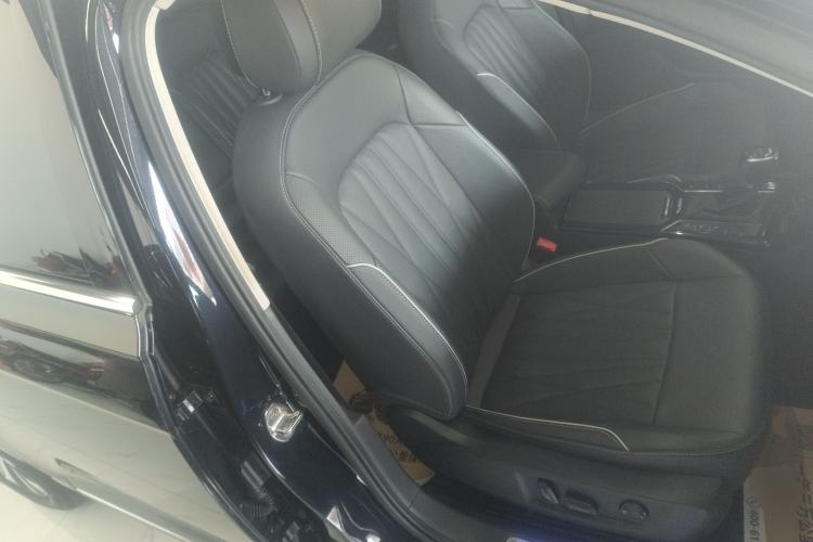 Used Volkswagen Passat New Energy 2023 430 PHEV Hybrid Luxury Edition Right Front Seat