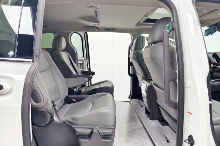 Used Toyota Granvia 2024 2.5L Hybrid Comfort Edition