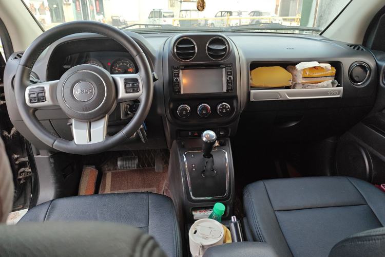 Used Jeep Compass 2013 2.0L two-wheel drive sport version
