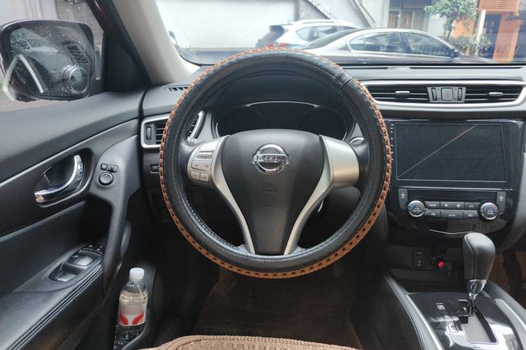 Used Nissan X-Trail 2015 2.0L CVT Comfort MAX Edition 2WD Steering Wheel