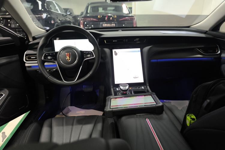 Used Hongqi H5 2024 2.0T Automatic Smart Connect Flagship Edition Center Console