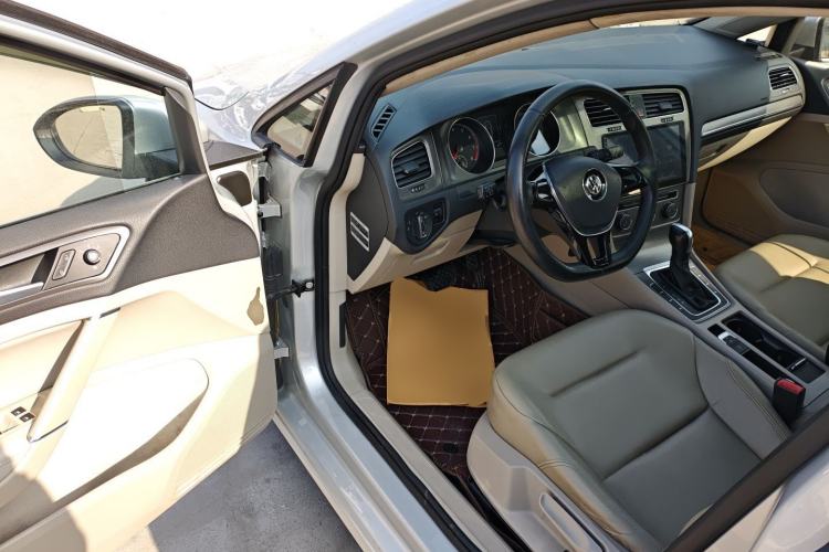 Used Volkswagen Golf 2015 1.4TSI Automatic Comfort Model
