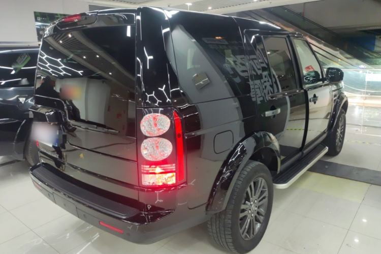 Used Land Rover Discovery 2016 3.0 SC Obsidian Black Heritage Edition SE Rear Right 45 Deg