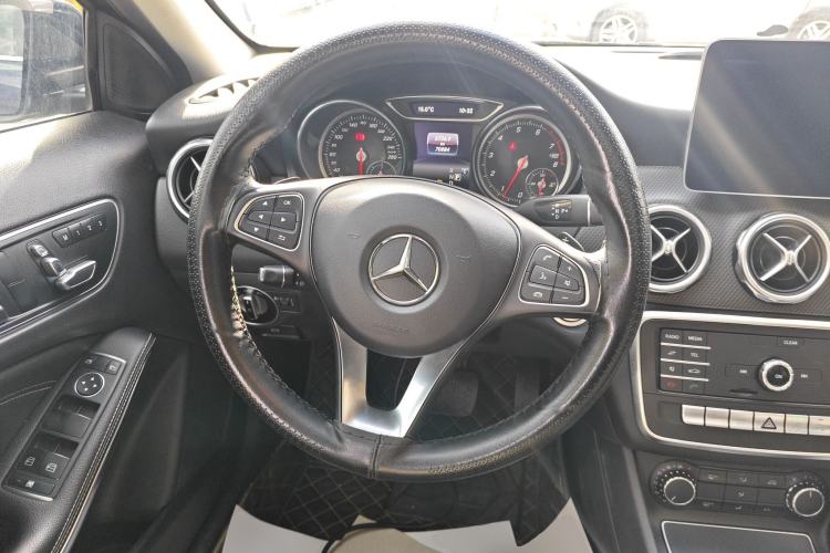 Used Mercedes-Benz GLA 2018 GLA 200 Sport Edition Steering Wheel