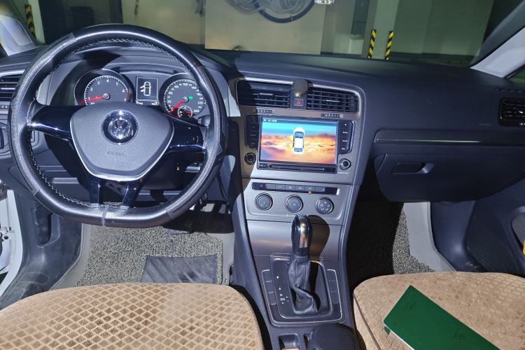 Used Volkswagen Golf 2016 230TSI Automatic Comfort Version
