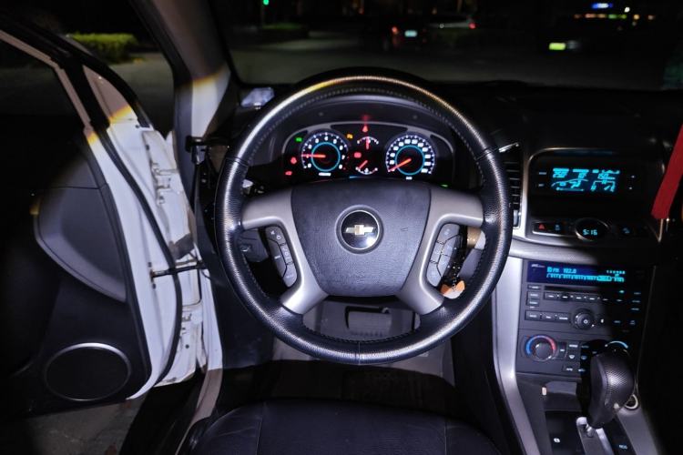 Used Chevrolet Captiva 2011 2.4 AT 7-Seater Luxury Edition
