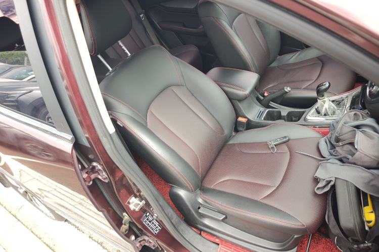 Used Baojun 560 2015 1.8L manual luxury version Right Front Seat