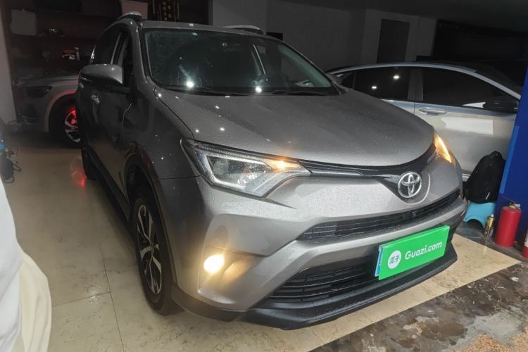 Used Toyota RAV4 2016 2.0L CVT Two-Wheel Drive Fashion Edition China V Standard
