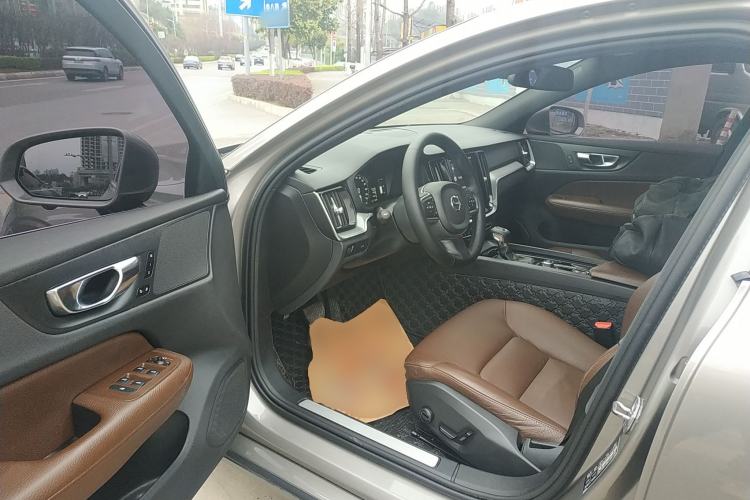 Used Volvo S60 2021 T4 Zhiyi Luxury Edition
