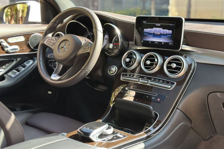Used Mercedes-Benz GLC 2018 Facelift GLC 260 4MATIC Luxury Edition Interior 7