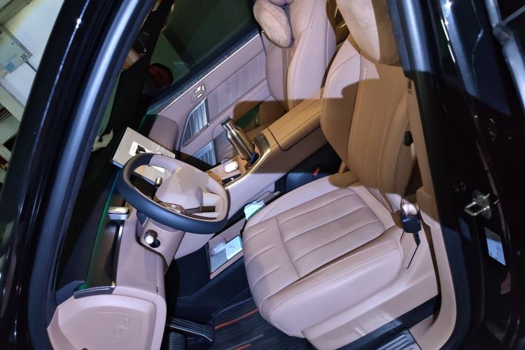 Used ONVO Luxeed L90 2025 Model—Ultra Six-Seater Version Left Front Seat