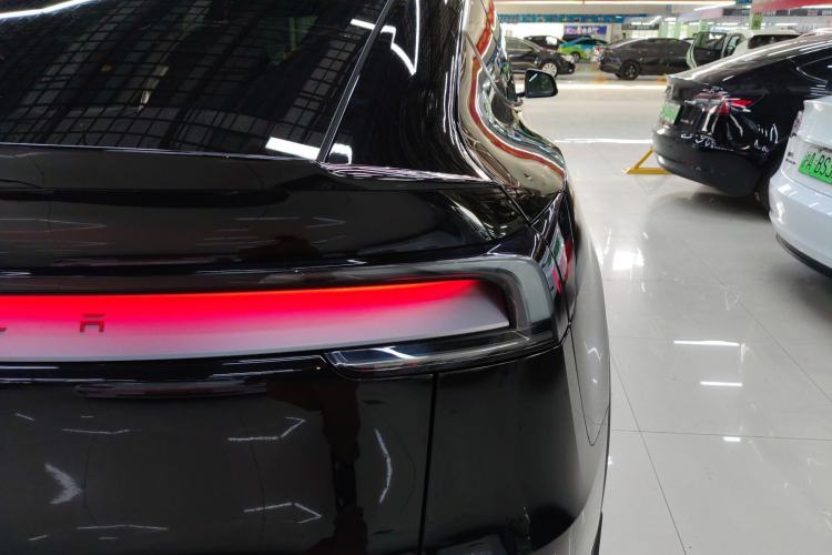 Used Tesla Model Y L 2025 Model Long-Range All-Wheel-Drive Version
