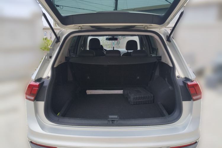 Used Volkswagen Tiguan L 2018 Facelift 330TSI Automatic Two-Wheel Drive Luxury Edition Trunk