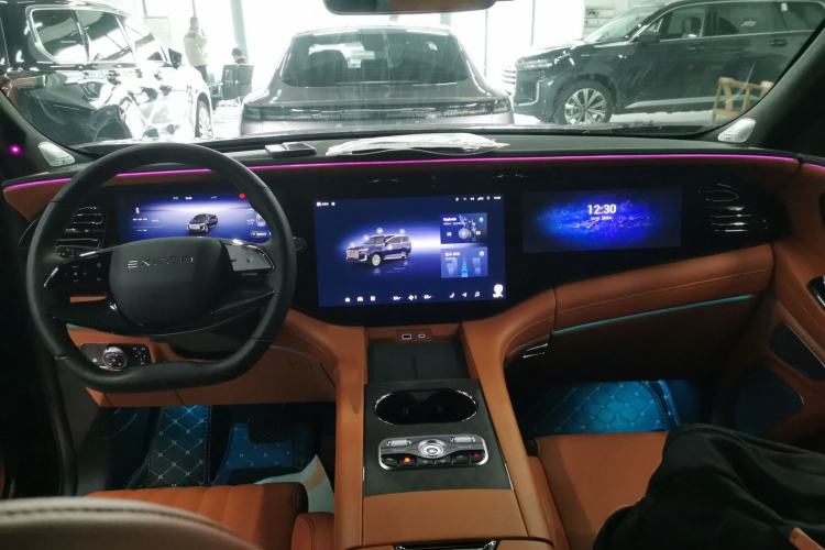 Used EXEED Lanyue C-DM 2025 180 Ultra-Long Range Ultra All-Wheel Drive 6-Seater Center Console